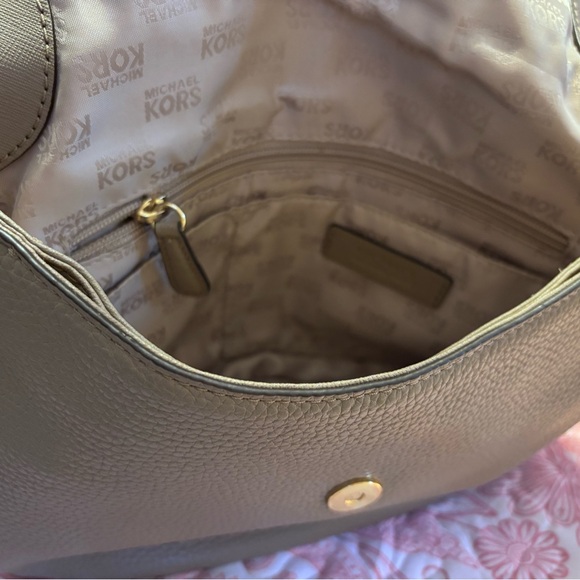 Michael Kors Brown Leather Shoulder Bag with Gold Accentsvery good condition - Picture 9 of 11